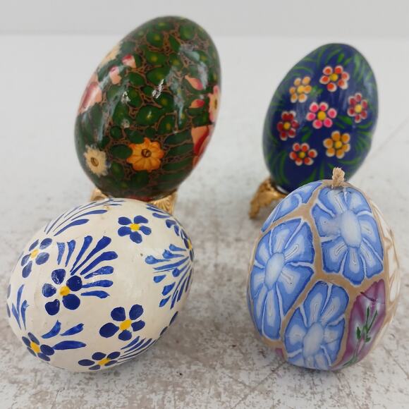 VTG Hand-Painted Decorative Wooden Eggs Floral Decorative Lot of 4 w/ 2 Stands - Picture 2 of 16